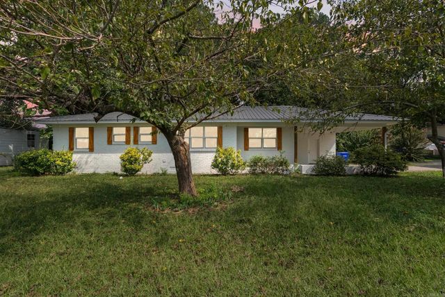 324 S Center Street, Conway, AR 72034