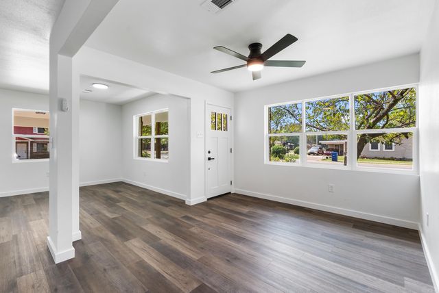 324 S Center Street, Conway, AR 72034