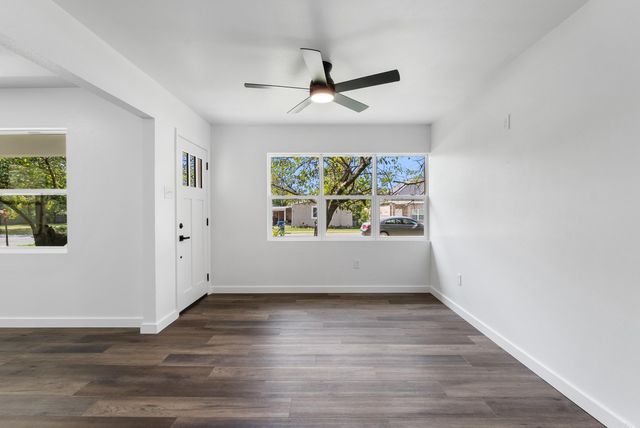 324 S Center Street, Conway, AR 72034