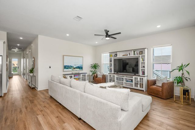 2527 103rd Street, Galveston, TX 77554