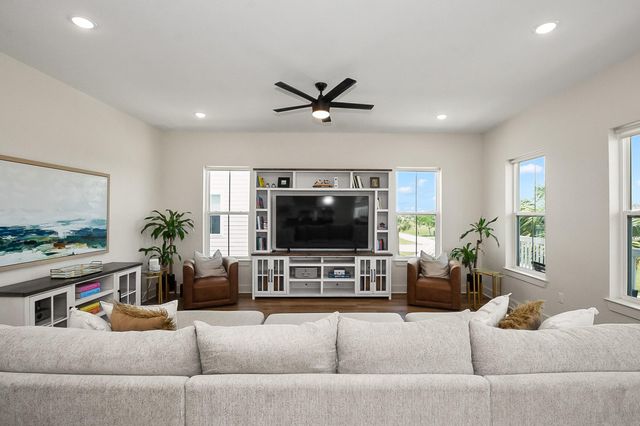 2527 103rd Street, Galveston, TX 77554