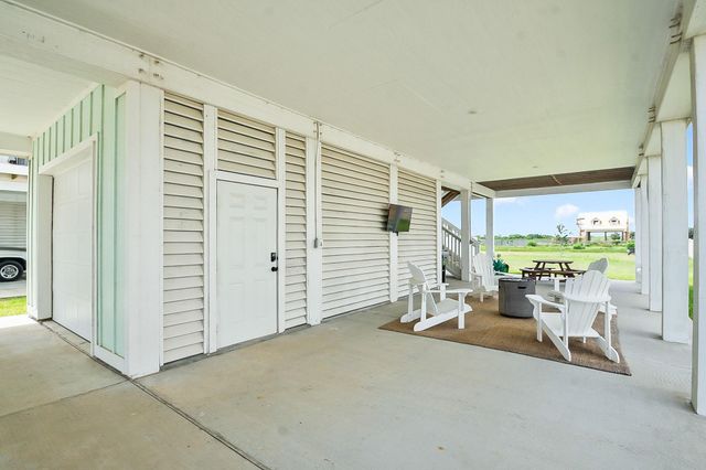 2527 103rd Street, Galveston, TX 77554