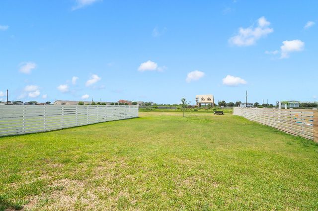 2527 103rd Street, Galveston, TX 77554