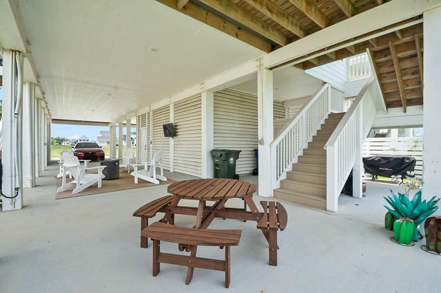 2527 103rd Street, Galveston, TX 77554