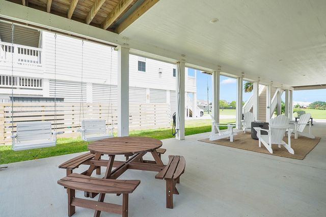 2527 103rd Street, Galveston, TX 77554