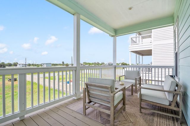 2527 103rd Street, Galveston, TX 77554