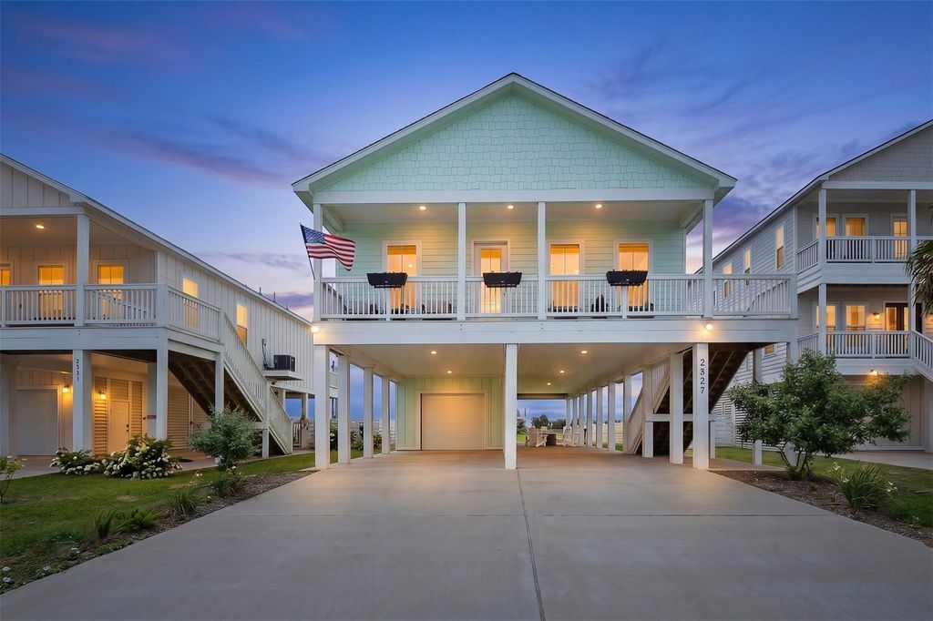 2527 103rd Street, Galveston, TX 77554