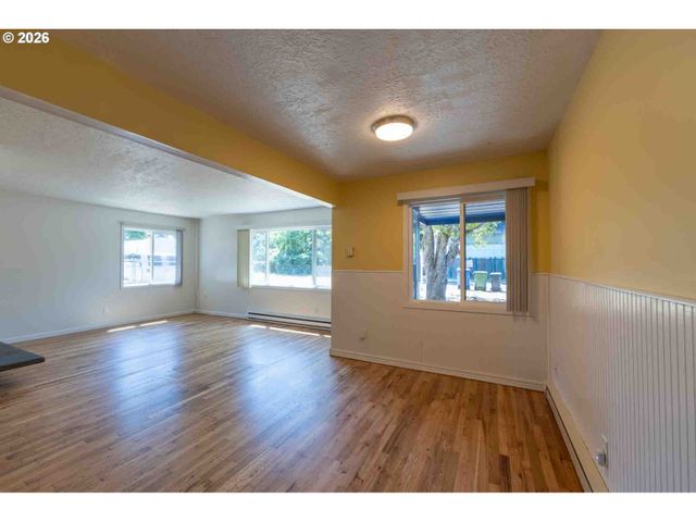 6977 Se SNIDER Ave, Milwaukie, OR 97222