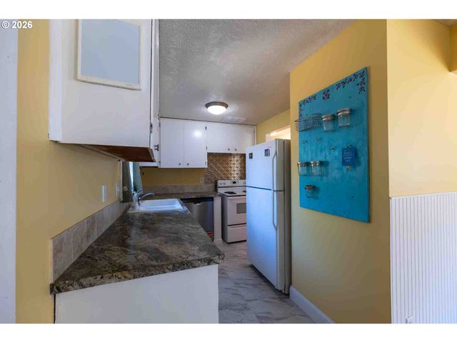 6977 Se SNIDER Ave, Milwaukie, OR 97222