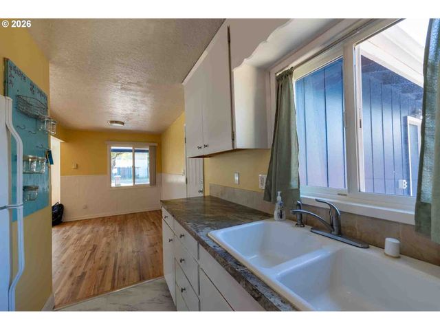 6977 Se SNIDER Ave, Milwaukie, OR 97222