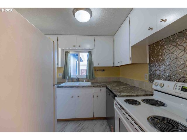 6977 Se SNIDER Ave, Milwaukie, OR 97222