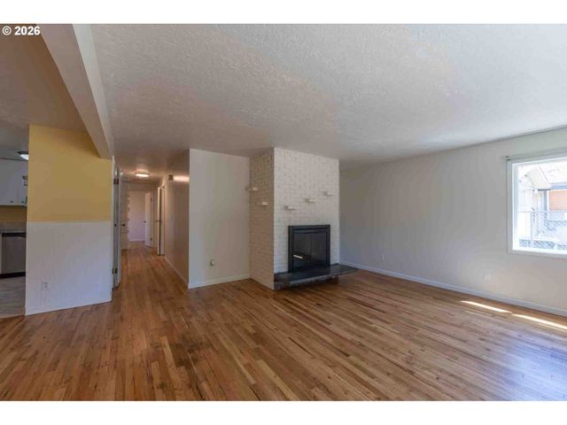 6977 Se SNIDER Ave, Milwaukie, OR 97222
