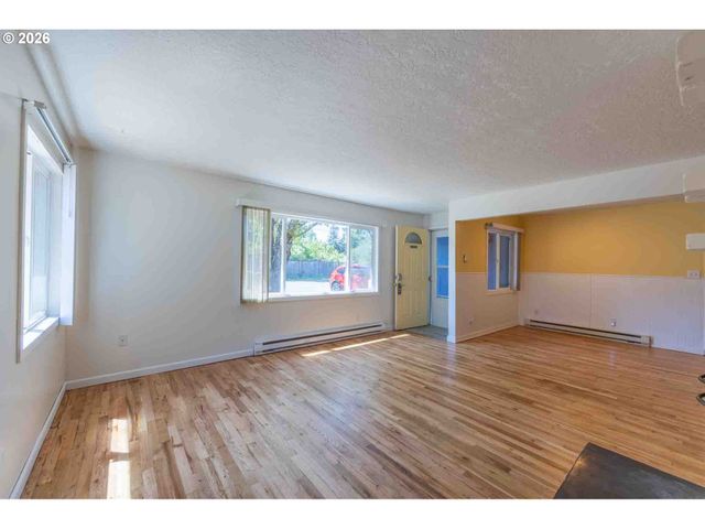 6977 Se SNIDER Ave, Milwaukie, OR 97222
