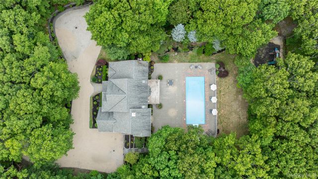 1999 Deerfield Road, Water Mill, NY 11976