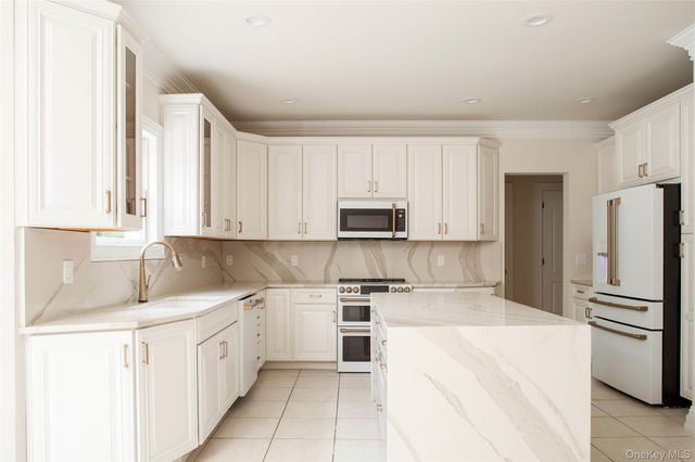 1999 Deerfield Road, Water Mill, NY 11976