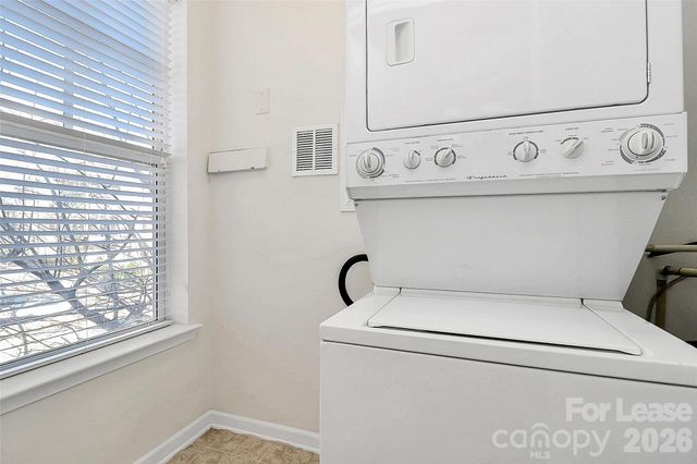 1654 Walnut View Drive, Charlotte, NC 28208