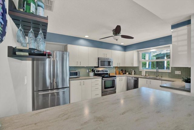 17613 ESPRIT DRIVE, Tampa, FL 33647