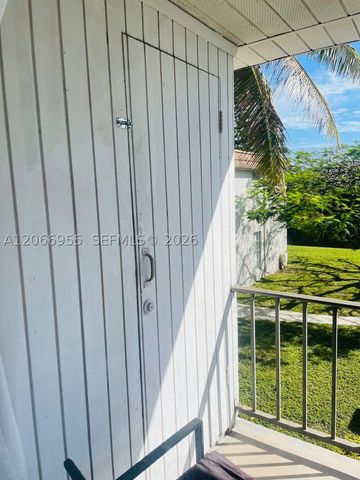 10393 N Kendall Dr U6, Miami, FL 33176