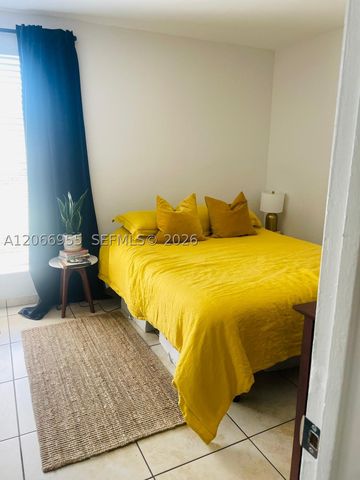 10393 N Kendall Dr U6, Miami, FL 33176