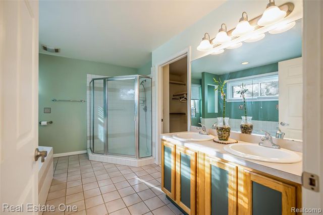 61019 Evergreen Court 22, South Lyon, MI 48178