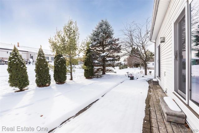 61019 Evergreen Court 22, South Lyon, MI 48178