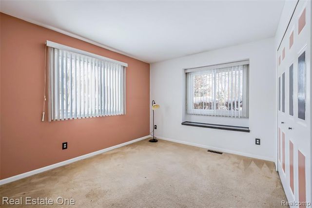 61019 Evergreen Court 22, South Lyon, MI 48178