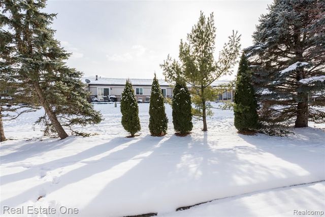 61019 Evergreen Court 22, South Lyon, MI 48178