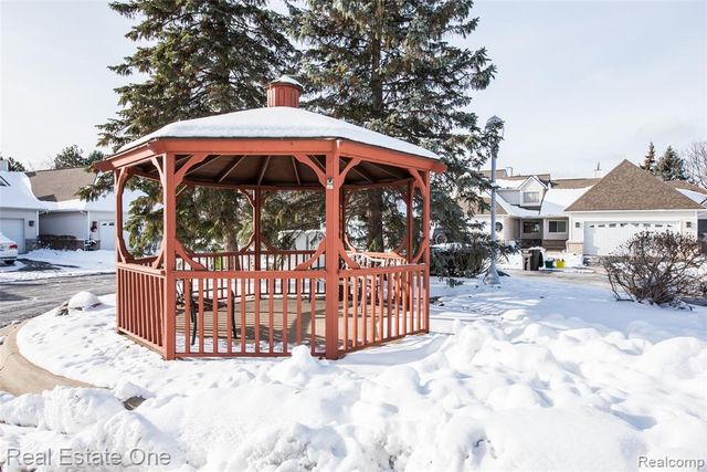 61019 Evergreen Court 22, South Lyon, MI 48178