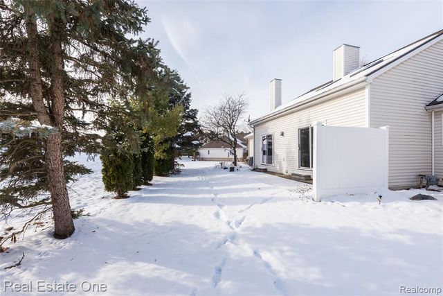 61019 Evergreen Court 22, South Lyon, MI 48178