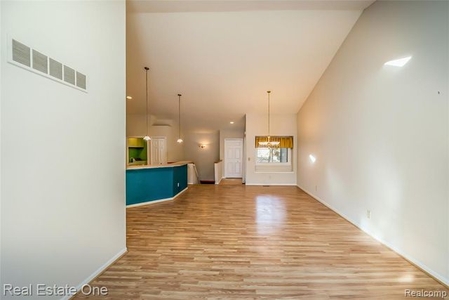 61019 Evergreen Court 22, South Lyon, MI 48178