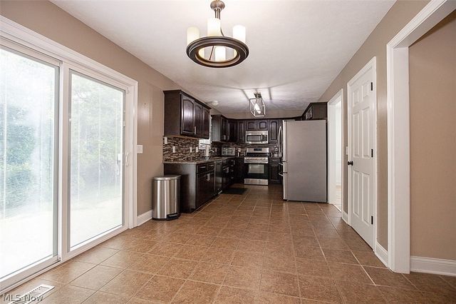 25660 Edgecliff Drive, Euclid, OH 44132
