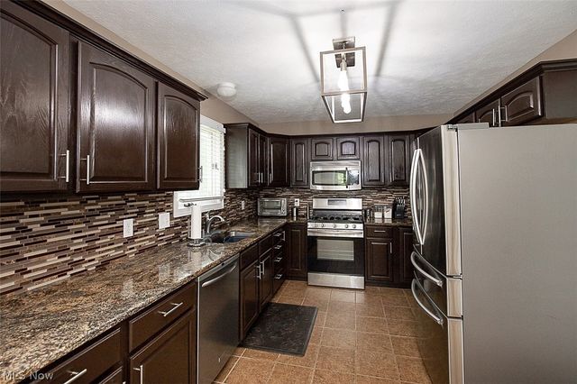 25660 Edgecliff Drive, Euclid, OH 44132
