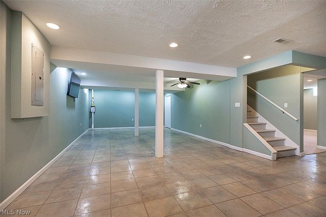 25660 Edgecliff Drive, Euclid, OH 44132