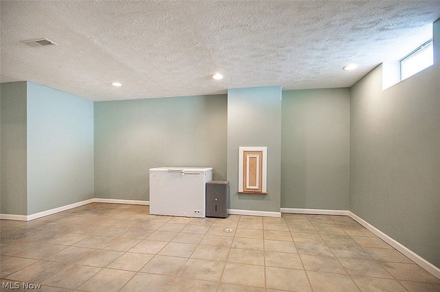 25660 Edgecliff Drive, Euclid, OH 44132