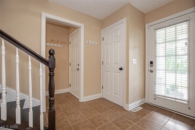 25660 Edgecliff Drive, Euclid, OH 44132