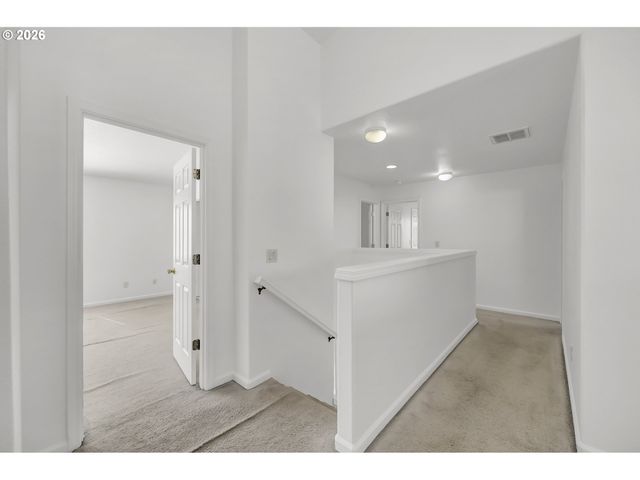 3906 CENTURY Dr, Eugene, OR 97402