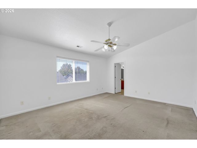 3906 CENTURY Dr, Eugene, OR 97402