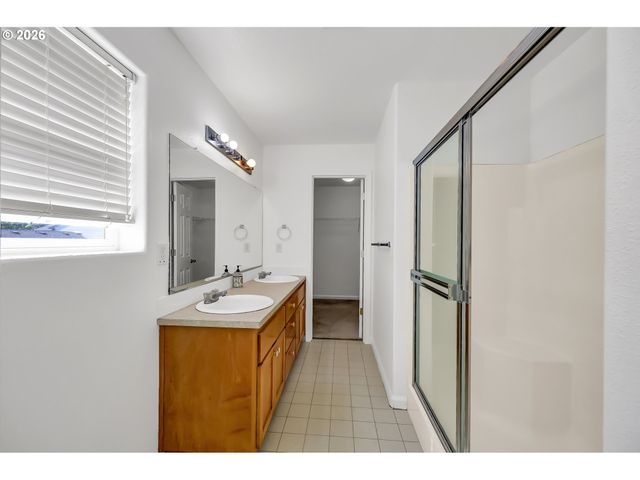 3906 CENTURY Dr, Eugene, OR 97402