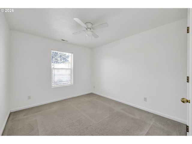 3906 CENTURY Dr, Eugene, OR 97402