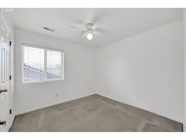 3906 CENTURY Dr, Eugene, OR 97402