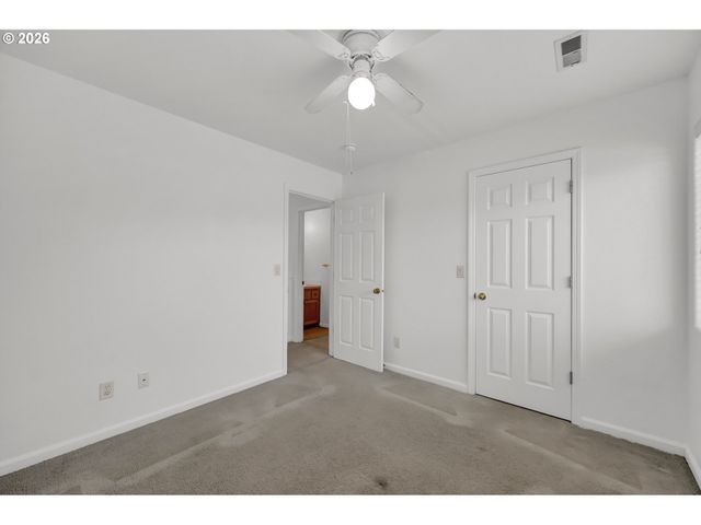 3906 CENTURY Dr, Eugene, OR 97402