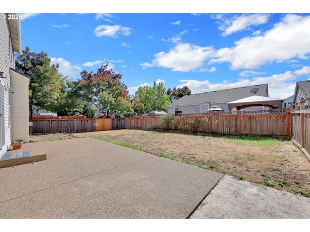 3906 CENTURY Dr, Eugene, OR 97402