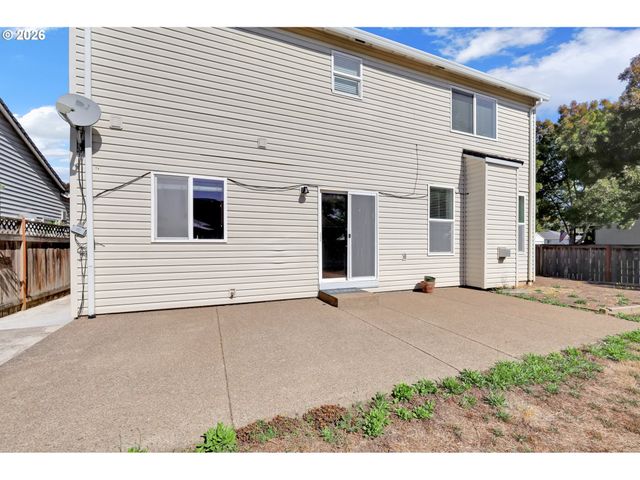 3906 CENTURY Dr, Eugene, OR 97402