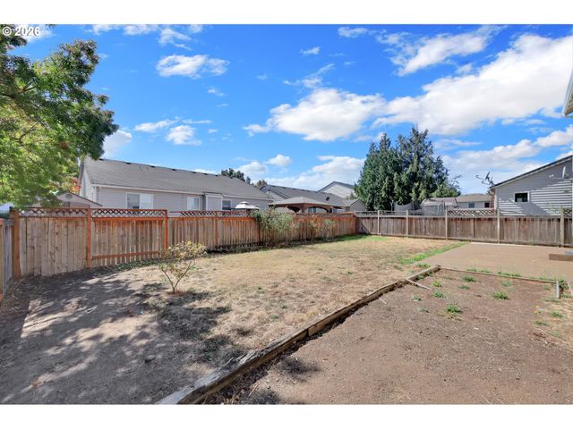 3906 CENTURY Dr, Eugene, OR 97402