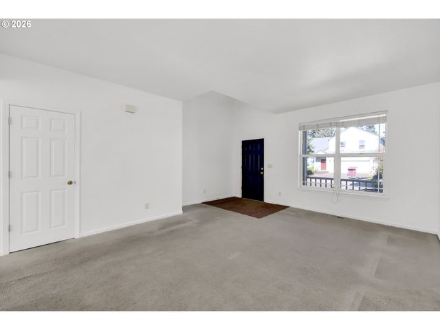 3906 CENTURY Dr, Eugene, OR 97402