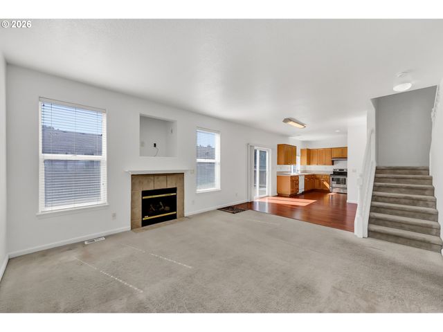 3906 CENTURY Dr, Eugene, OR 97402