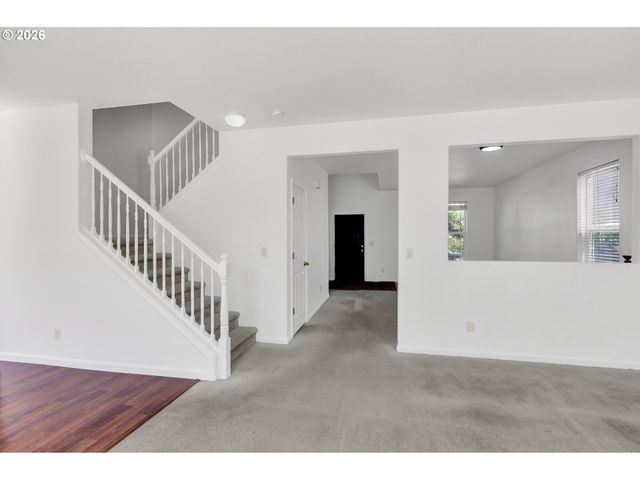 3906 CENTURY Dr, Eugene, OR 97402