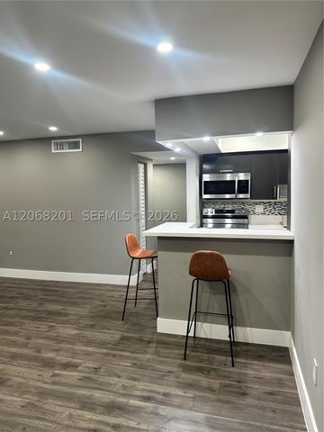 9449 SW 76th St T5, Miami, FL 33173