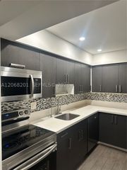 9449 SW 76th St T5, Miami, FL 33173