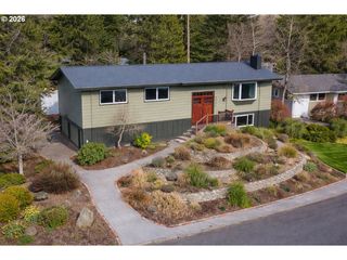 8385 Sw BROOKRIDGE St, Portland, OR 97225